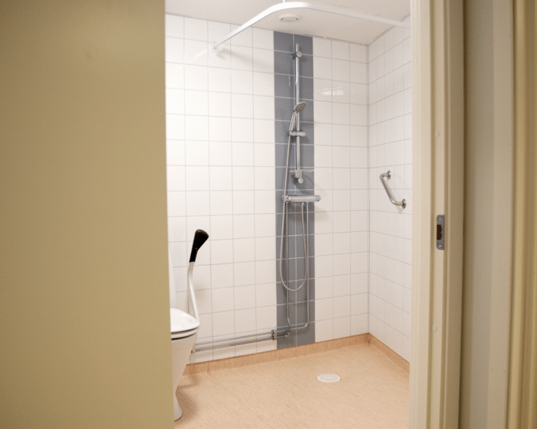 Badrummet i en av lägenheterna på Nya Tag HVB Steg 2 i Surte